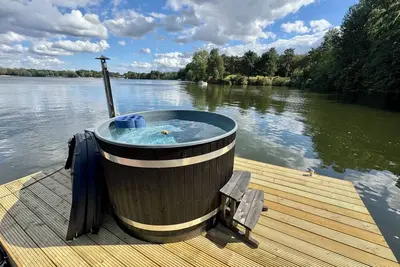 Image de Houseboat Marina Mookerplas 4-6 persons (roof terrace and Hottub)