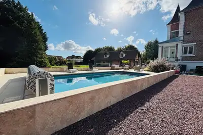 Image de Maison Piscine Sauna Fitness Pickle Ball Salle Jeux