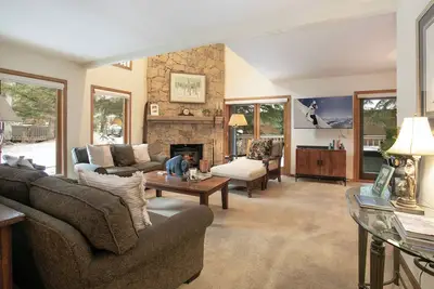 Image de I1 Gore Creek Meadows -Gorgeous Mountain Home, Private Hot Tub!