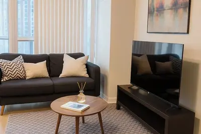 Image de Downtown Toronto 1 Bed 1 Bath | Queen Bed, Pool Table Steps From The Cn Tower|