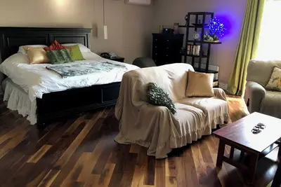 Image de Amazing 2-bedroom bungalow with a Spa in charming Québec