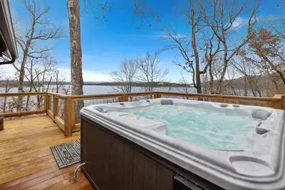 Image de Horizon Hideaway-On Beaver Lake-Hot Tub-Sunroom