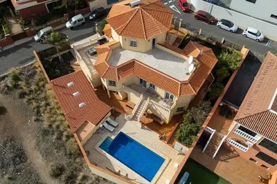 Image de Villa de vacances 'Chalet Luxury' avec vue mer, piscine privée et Wi-Fi