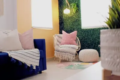 Image de Newer Gated Condo~Near Airport! 5m Walk to Beach!