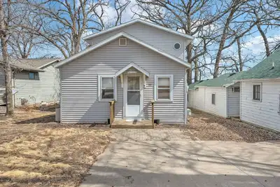 Image de Docksid days & Sunrise mornings on East Lake- Private dock- sleeps 10