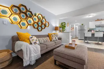 Image de Super close to Dt - Uab - Hospitals - Open fl plan - 2 bdr