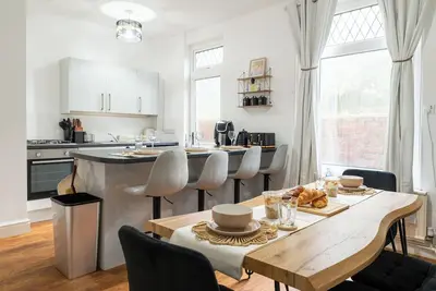 Image de Full House By the beach, 10 minutes from Swansea City Centre