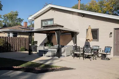 Image de 20 min to O'Hare Airport, 20 min to Schamburg