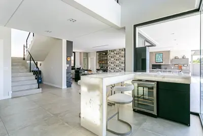 Image de House in Jurere with 5 suites.