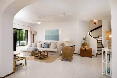 Image de Clifftop Vila Azul | 3br, Beachside, Pool, Ac