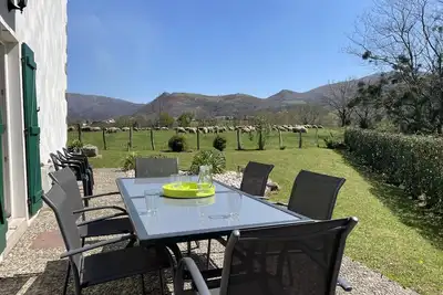 Image de Maison spacieuse à proximité des montagnes et des plages