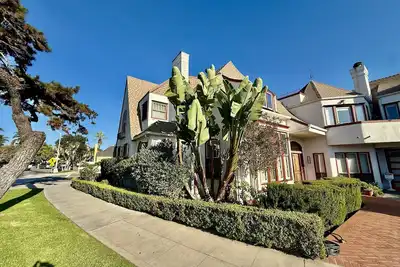 Image de Coronado Beach Block Home with Views of Central Beach