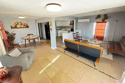 Image de \nWelcome to the your budget friendly  stop right off the highway 27.