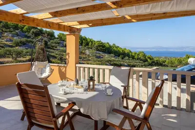 Image de Maison confortable à Supetar avec Wi-Fi