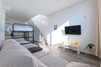 Image de Apartamento con Terraza Privada — Luz y Comodidad