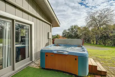 Image de Pet-Friendly Jamestown Home w/ Sweeping Views!