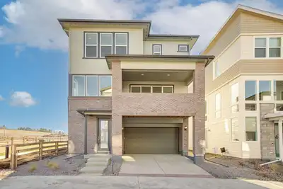 Image de 8 Mi to Denver Tech Center: Business-Ready Retreat