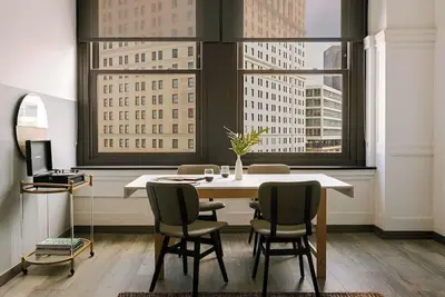 2 Bedroom Queen Apartment