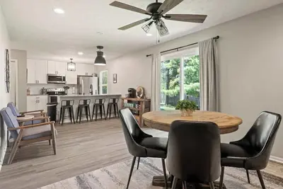 Image de Fishers Haven | Pet-Friendly 3br + Air Mattress