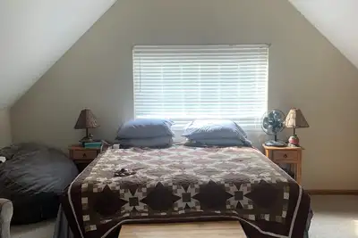 Image de Marvelous 3-bedroom home steps to the water of a nice quiet calm cove.