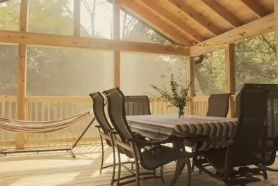 Image de Retreat at Arsenal Hill - Family Friendly, Relaxing, Comfy Deck, Forested