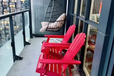 Image de Cn Tower and Rogers Centre View and Central Island Lake View