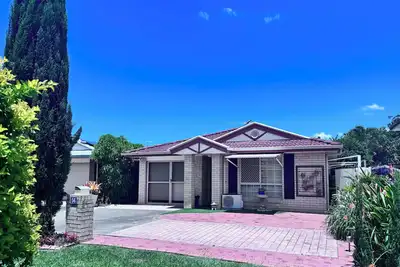 Image de Tropical tranquility 3br, pvte\nComfy home close trans, ferry, gym, walk/cycle track