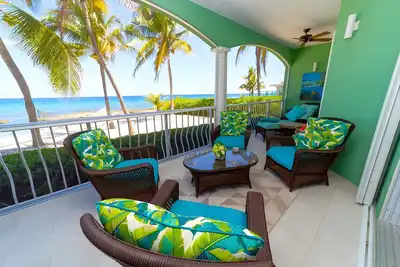 Image de Spacious 3 Bd Beachfront Ground Flr Condo w/ Pool