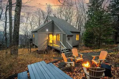 Image de Walk < 3 min to Ski or Hike, 2 Firepits! Pet Friendly! New from 5 Star Hosts!