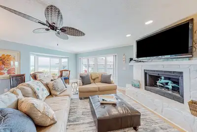 Image de Oceanfront Villa w/ Pool, Balcony & Dog-Friendly Stay in Ponce Inlet
