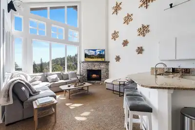 Image de Cozy Ski In/Ski-Out Mountain Condo