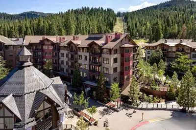 Image de 3br Home | Forest Views, Fireplace, Pool & Shuttle
