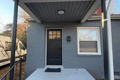 Image de Charming Classic, duplex Home with a Modern Twist