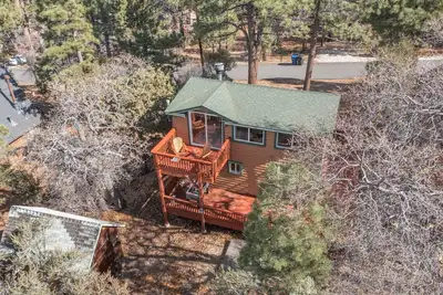 Image de Bear Den|Jacuzzi, Ac, Steps from trails, Dogs Ok!
