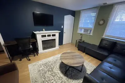 Image de Cozy 1-bedroom garden apartment in W Lakeview/Wrigley/Roscoe Village/Fast Wifi