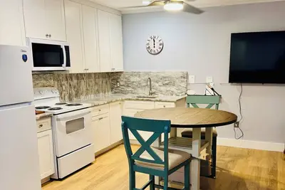 Image de Serene 1-bedroom Cottage with Beach Access! \"Where The Coast is Calling! \"