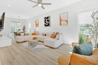 Image de Contractor & Long-Stay Home Near Duke & Downtown with Firepit & Board Games