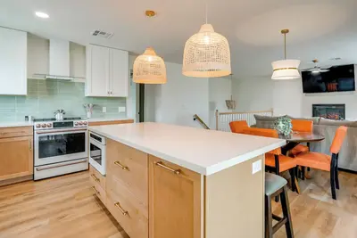 Image de 2 Mi to Dtwn: Gorgeous Gilbert Gem w/ Private Yard