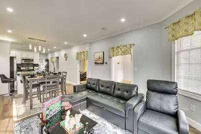 2 Mi to Downtown: Charming Apt in Schenectady!