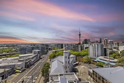 Image de Iconic Skyline Modern Abode with Free Parking