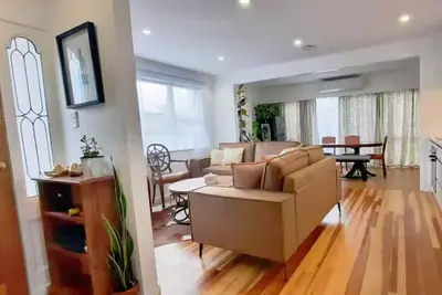 Image de Bright & Modern 5br Family Home • Sleeps 10 • Free Parking