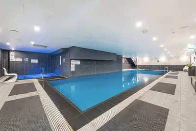 Image de Appartement pratique avec vues incroyables sur la ville, quartier central