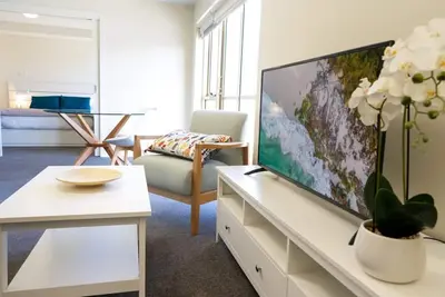 Image de Séjour spacieux en ville près de Lygon Street Restaurants