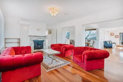 Image de Retraite reposante à Canberra dans une spacieuse maison mitoyenne