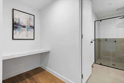 Image de Appartement moderne dans le quartier de Burgundy et ses parcs