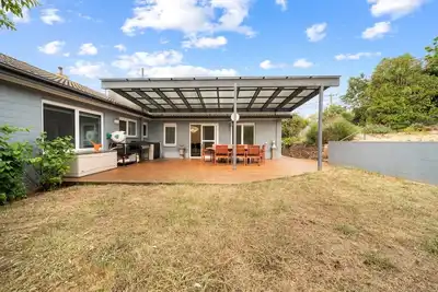 Image de Maison familiale de 4 chambres avec cour arrière spacieuse et barbecue
