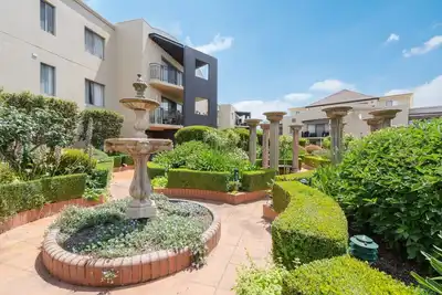 Image de Appartement élégant de 2 chambres dans le quartier animé de Kingston