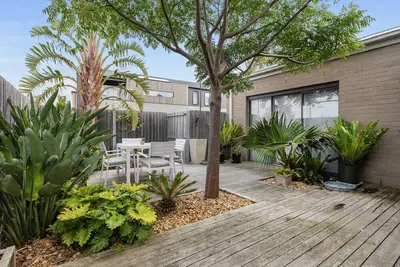 Image de Retraite confortable de 3 chambres avec espace extérieur