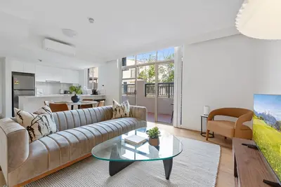 Image de Appartement élégant de 2 chambres avec piscine à Camperdown