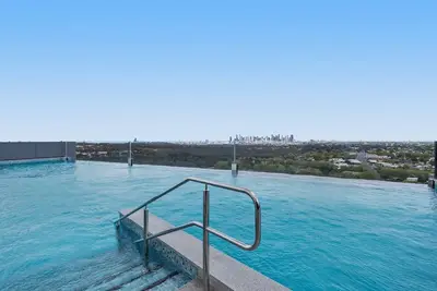 Image de Appartement élégant avec vue sur la ville et commodités